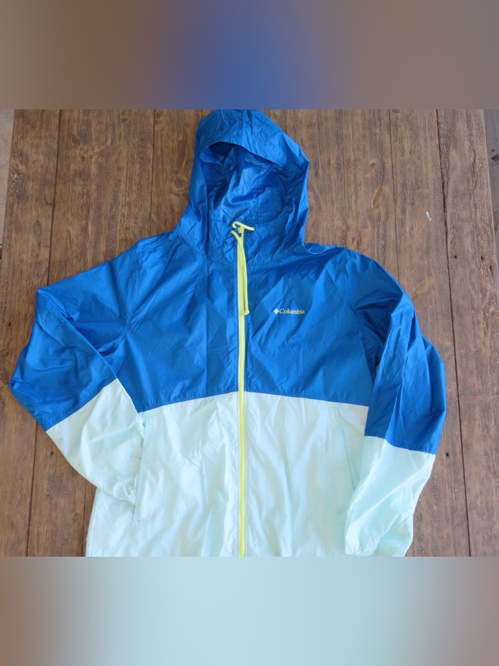 Columbia Women’s Blue & Light Blue Hooded Rain Jacket